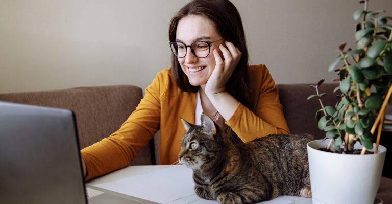 Young woman with a cat learning irregular verbs in French